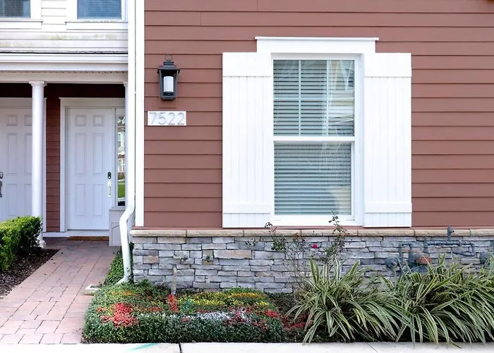 Brand New 3 Bedroom Near Disney / Wi-Fi / Parking