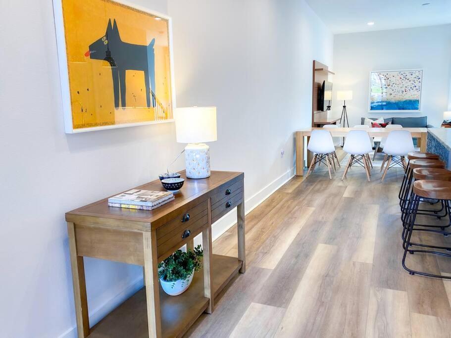 Brand New 3 Bedroom Near / Wi-fi / Parking Ferienhaus