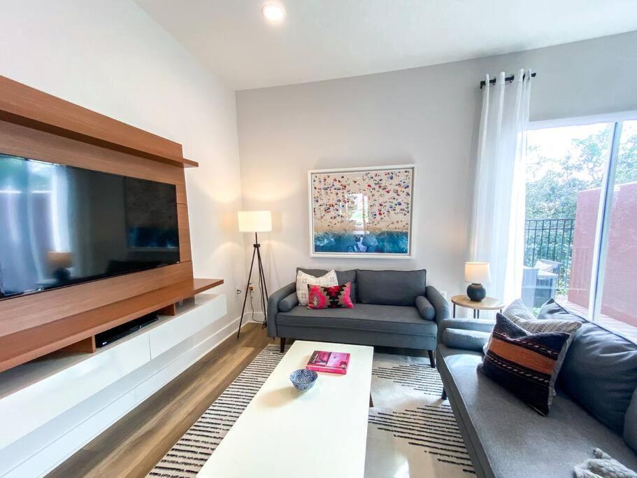 Ferienhaus Brand New 3 Bedroom Near / Wi-fi / Parking *