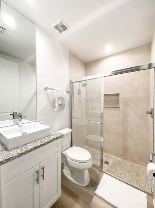 Brand New 3 Bedroom Near / Wi-fi / Parking * Orlando