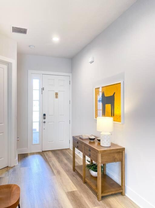 Brand New 3 Bedroom Near / Wi-fi / Parking