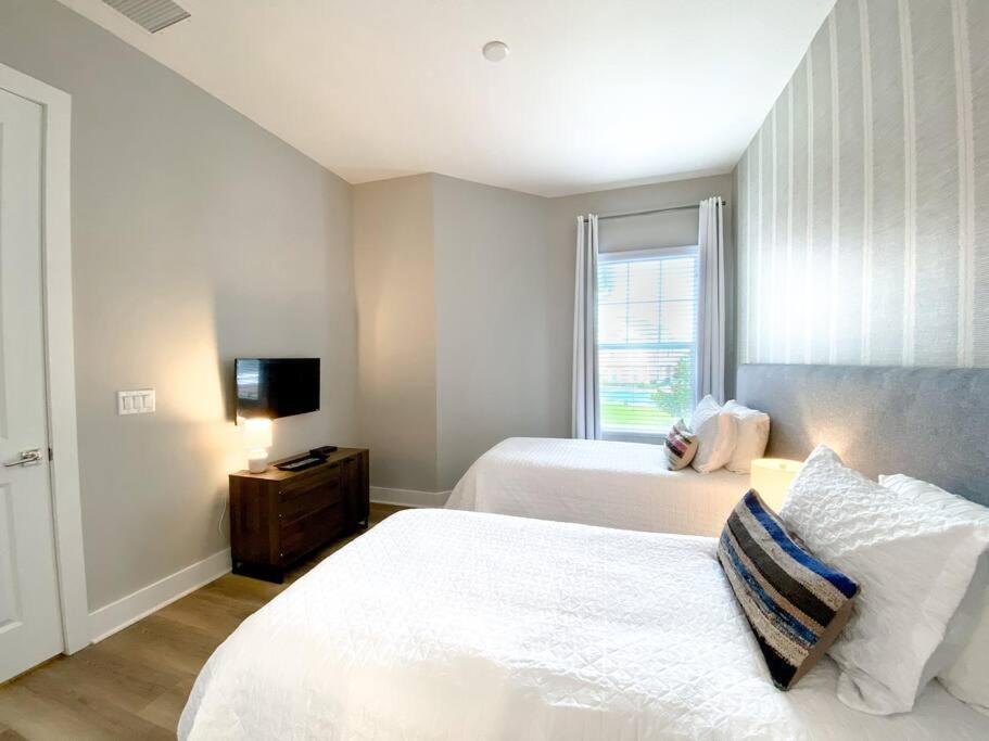 Brand New 3 Bedroom Near / Wi-fi / Parking * Orlando