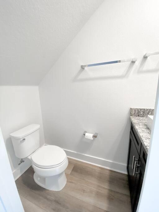 Brand New 3 Bedroom Near / Wi-fi / Parking * Orlando