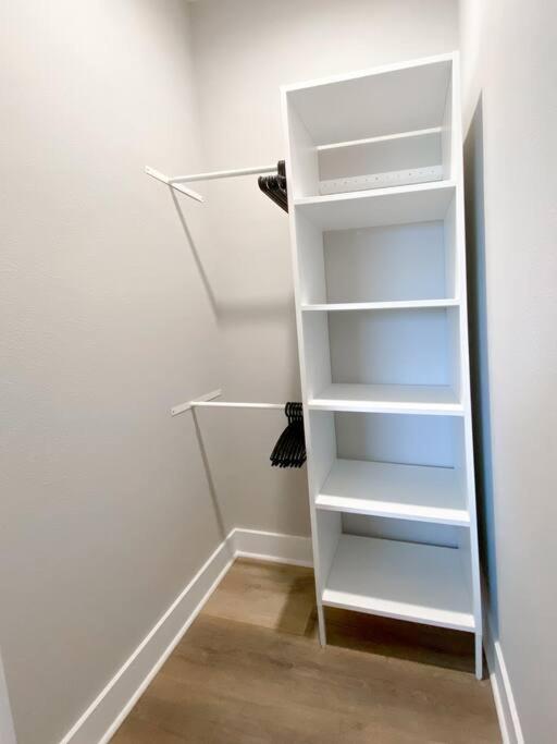 Ferienhaus Brand New 3 Bedroom Near / Wi-fi / Parking