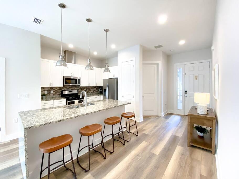 Brand New 3 Bedroom Near / Wi-fi / Parking Ferienhaus Orlando