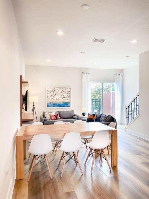 Brand New 3 Bedroom Near / Wi-fi / Parking Ferienhaus