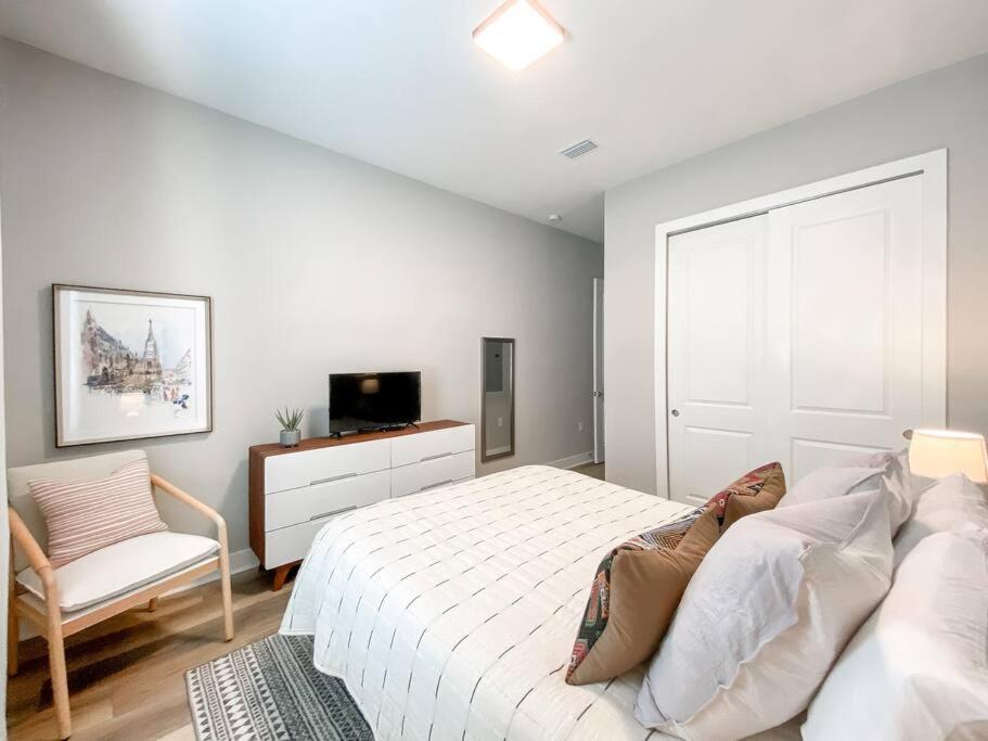 Brand New 3 Bedroom Near / Wi-fi / Parking