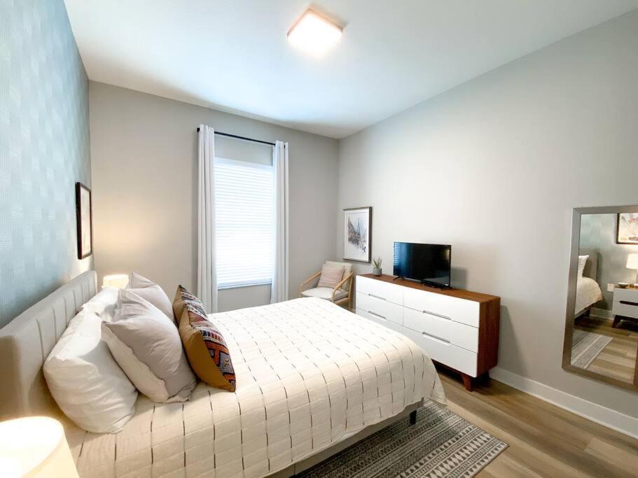 Ferienhaus Brand New 3 Bedroom Near / Wi-fi / Parking
