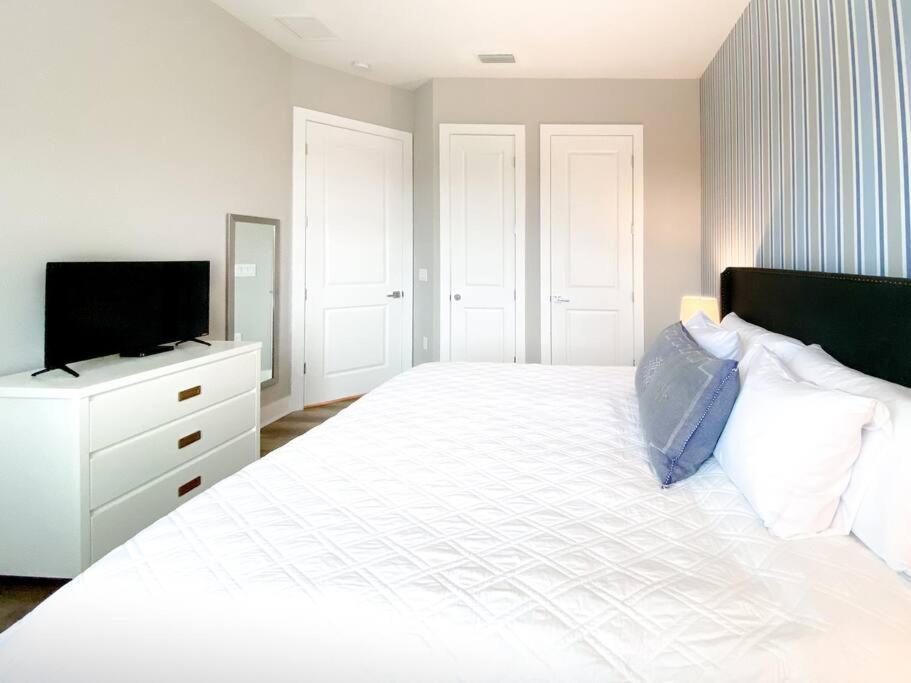Brand New 3 Bedroom Near / Wi-fi / Parking Ferienhaus